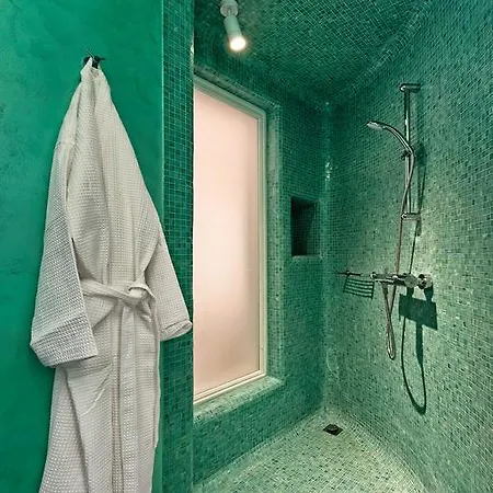 Ananda Apartman *